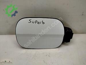 SKODA SÜPERB BEYAZ YAKIT DEPO KAPAĞI 3V5 809 702 B