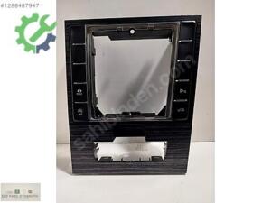 SKODA SÜPERB DESENLİ GRİ VİTES ÇERÇEVESİ