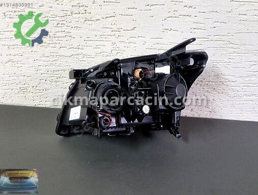Toyota Avensis Sağ Ön Far çıkma parça