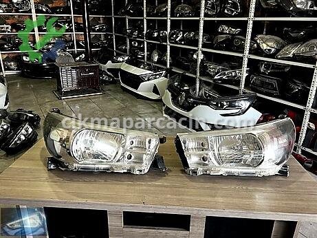 Toyota Sağ Ön Far çıkma parça
