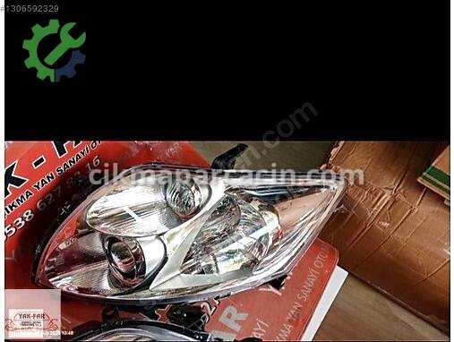 Toyota Auris Sağ Ön Far çıkma parça
