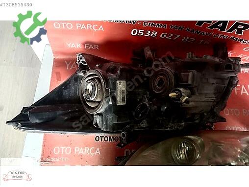 Toyota Auris Sağ Ön Far çıkma parça