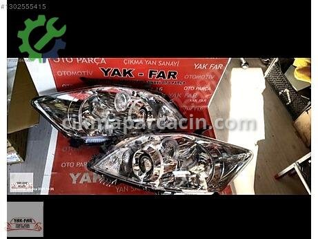 Toyota Auris Sağ Ön Far çıkma parça