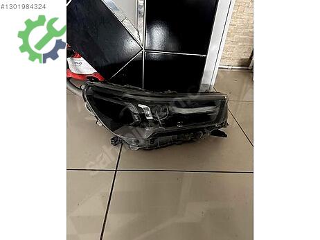 Toyota Hilux Sağ Ön Far çıkma parça