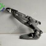 VOLKSWAGEN GOLF5 GRİ SAĞ KAPUT MENTEŞESİ 1K5 827 302 A