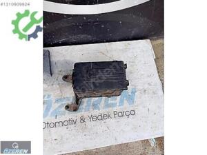 VOLKSWAGEN GOLF 5 2004-2009 AKU KUTUSU ÖZEREN YEDEK PARÇA