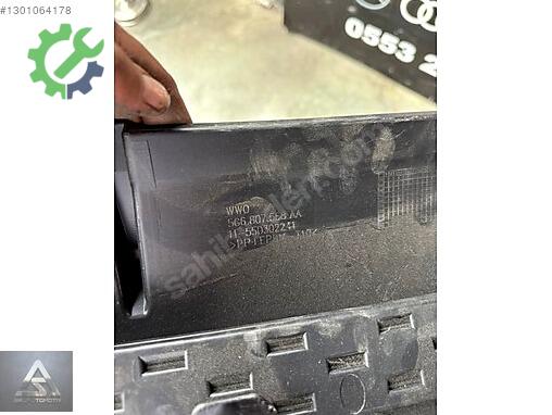 Volkswagen Golf Tampon Spoyleri 5G6807568 çıkma parça