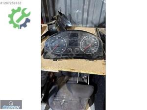 VOLKSWAGEN JETTA 2008 1.9 GÖSTERGE SAATI ÖZEREN YEDEK PARÇA