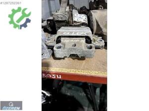 VOLKSWAGEN JETTA MOTOR KULAĞI ÖZEREN YEDEK PARÇA 05301368927
