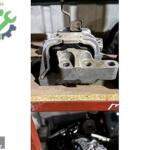 VOLKSWAGEN PASSAT B6 SAĞ SOL MOTOR KULAĞI ÖZEREN YEDEK PARÇA