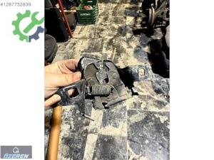 VOLKSWAGEN POLO 99 HB KAPUT KİLİDİ ÖZEREN YEDEK PARÇA
