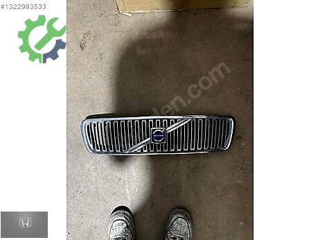 Volvo V70 Ön Panjur çıkma parça