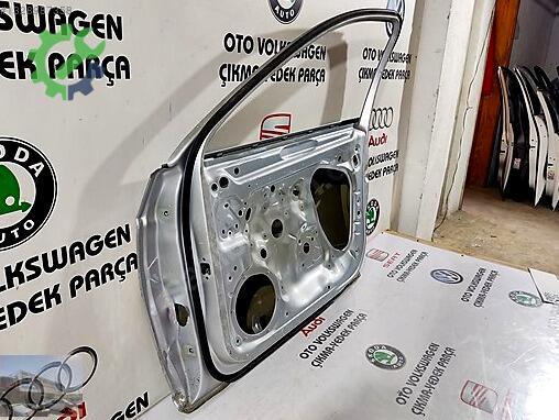 Volkswagen Passat Sağ Ön Kapı çıkma parça