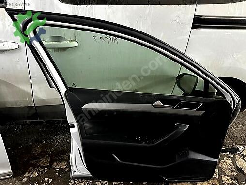 Volkswagen Passat Sağ Kapı çıkma parça