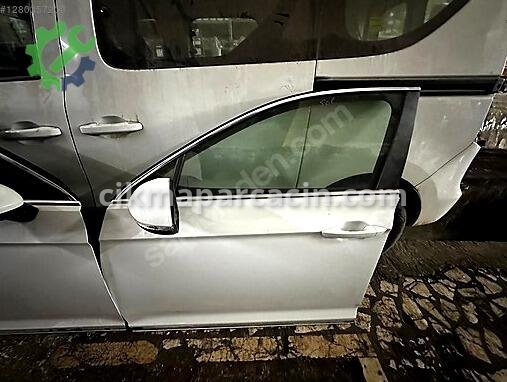Volkswagen Passat Sağ Kapı çıkma parça