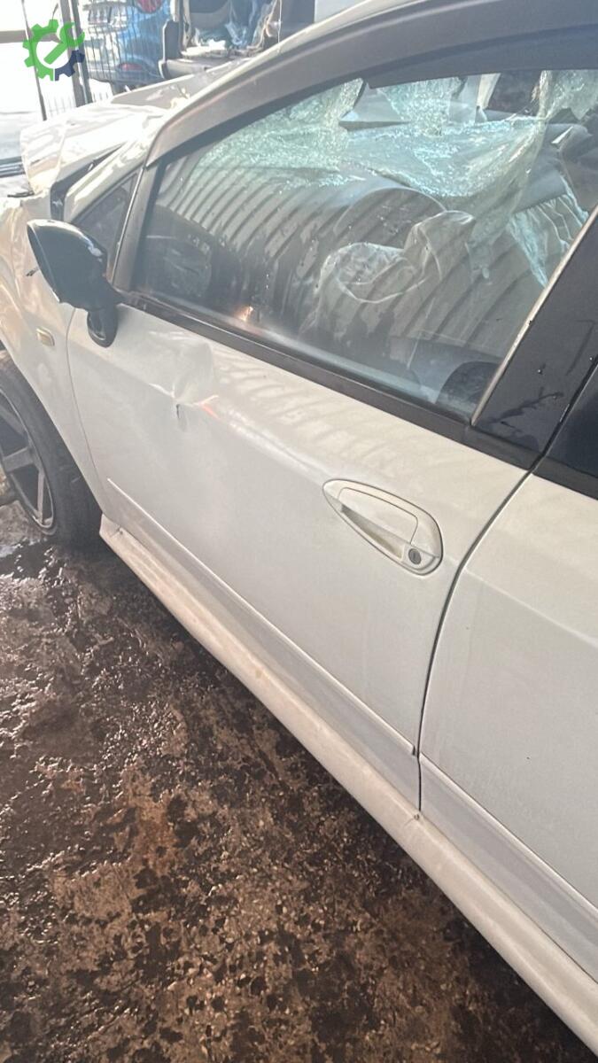 Fiat Linea Sol Ön Kapı çıkma parça