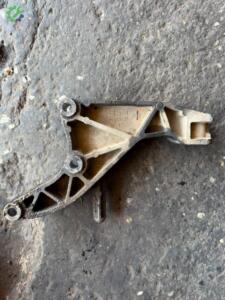 Opel Astra H 1.3 CDTI Arka Motor Kulağı Braketi (Orijinal GM) – 24459824