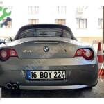 Z4 3cü stop şeffaf ve kırmızı olarak mevcuttur