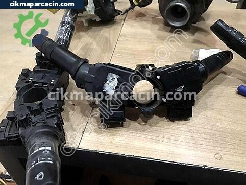 Hyundai Accent Sinyal Kolu çıkma parça