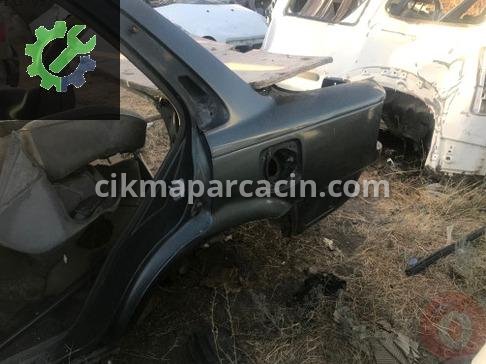 Toyota Corolla Sol Arka Çamurluk çıkma parça