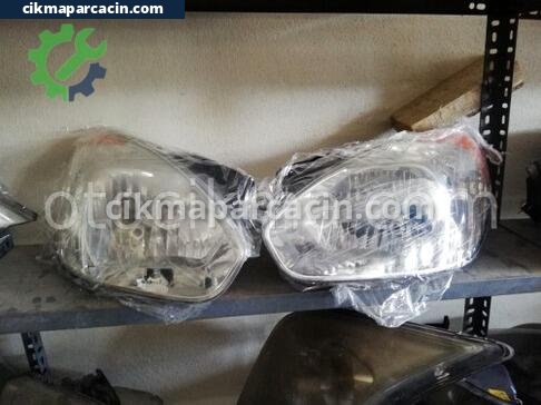 Hyundai Accent Sağ Ön Far çıkma parça
