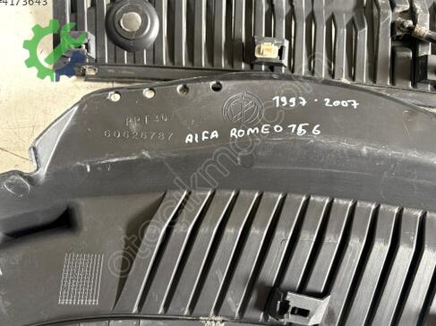 Alfa Romeo 156 Ön Cam Izgarası çıkma parça