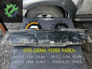 AM51-R01628-AE Ford C-Max Ön Cam Izgarası Alt Braketi Çıkma
