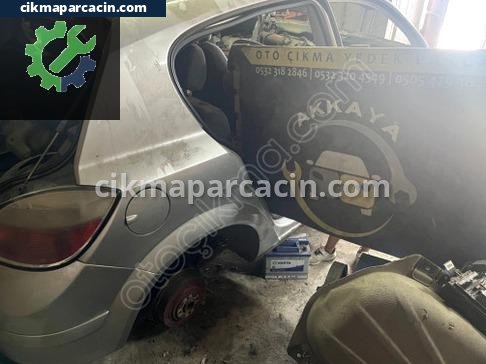 Opel Astra Sağ Arka Çamurluk çıkma parça