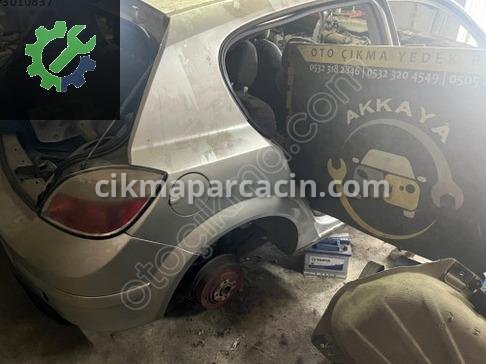 Opel Astra Sağ Arka Çamurluk çıkma parça