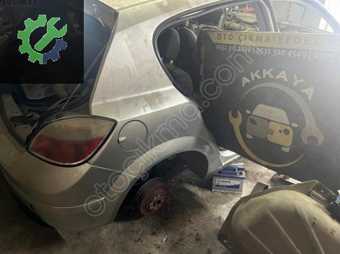 Opel Astra Sağ Arka Çamurluk çıkma parça