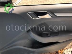 Audi A3 15-18 1.6 TDİ Sağ ön kapı döşemesi hatasız orjinal
