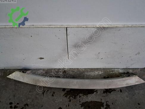 Audi A3 Arka Tampon Demiri çıkma parça