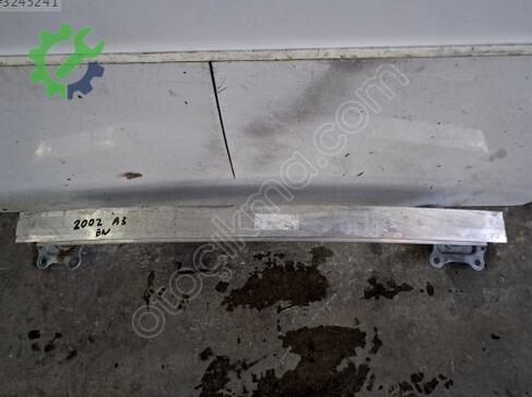 Audi A3 Arka Tampon Demiri çıkma parça