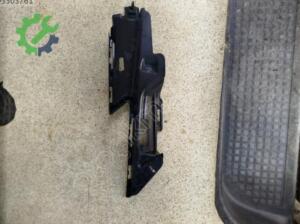 Audi A3 ön tampon sağ far alt braketi