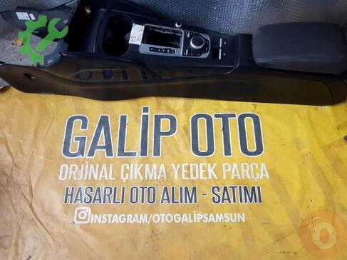 Audi A3 Orta Konsol çıkma parça