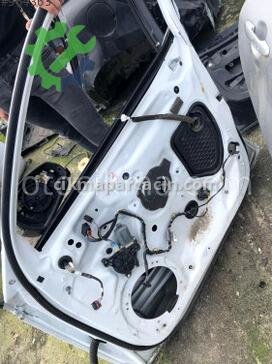 Audi A3 Sağ Ön Cam Krikosu çıkma parça