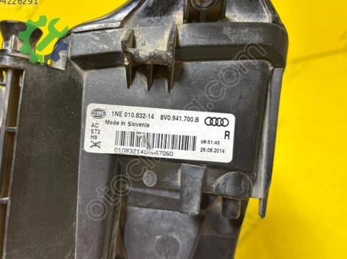 Audi A3 Sağ Sis Farı 8V0941700B çıkma parça