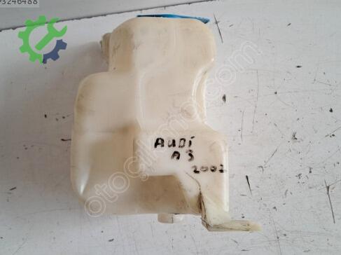 Audi A3 Silecek Suyu Deposu çıkma parça