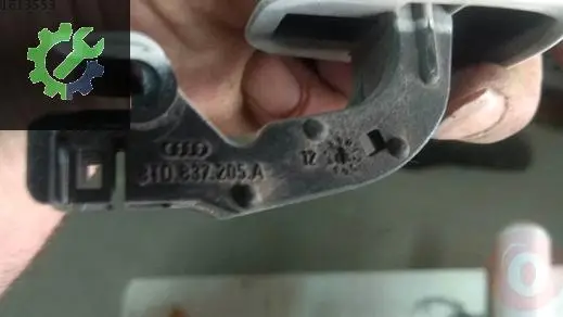 Audi A4 Sağ Kapı Kilidi çıkma parça
