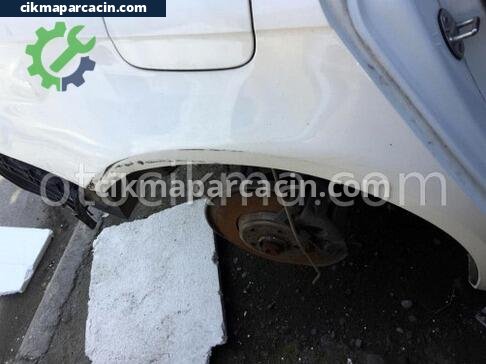 Audi A4 Arka Travers çıkma parça