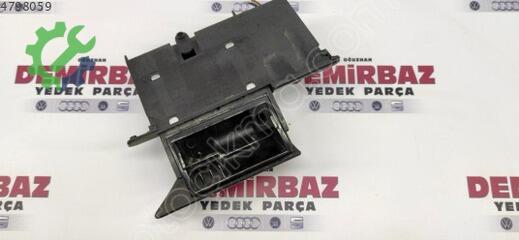 Audi A4 Küllük 8D0857951 çıkma parça