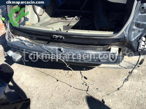 Audi A4 Arka Tampon Demiri çıkma parça