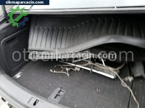 Audi A4 Bagaj Döşemesi çıkma parça