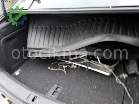 Audi A4 Bagaj Döşemesi çıkma parça