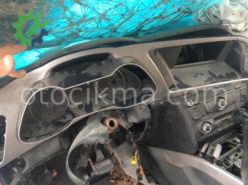 Audi A4 Gösterge Çerçevesi çıkma parça