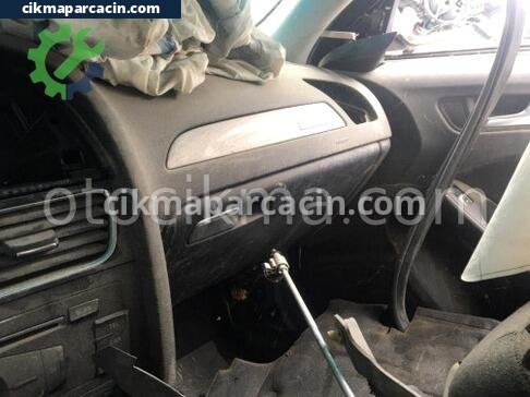 Audi A4 Torpido Kapağı çıkma parça