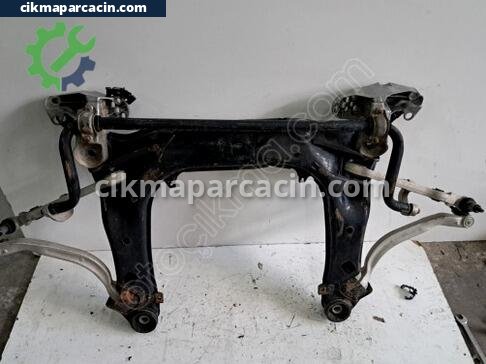 Audi A4 Travers çıkma parça
