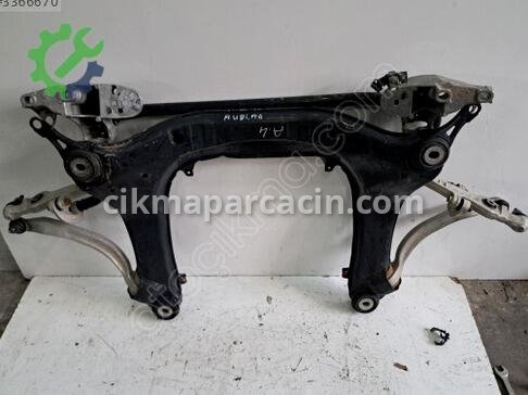Audi A4 Travers çıkma parça