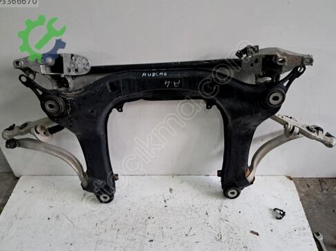 Audi A4 Travers çıkma parça