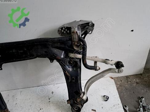 Audi A4 Travers çıkma parça
